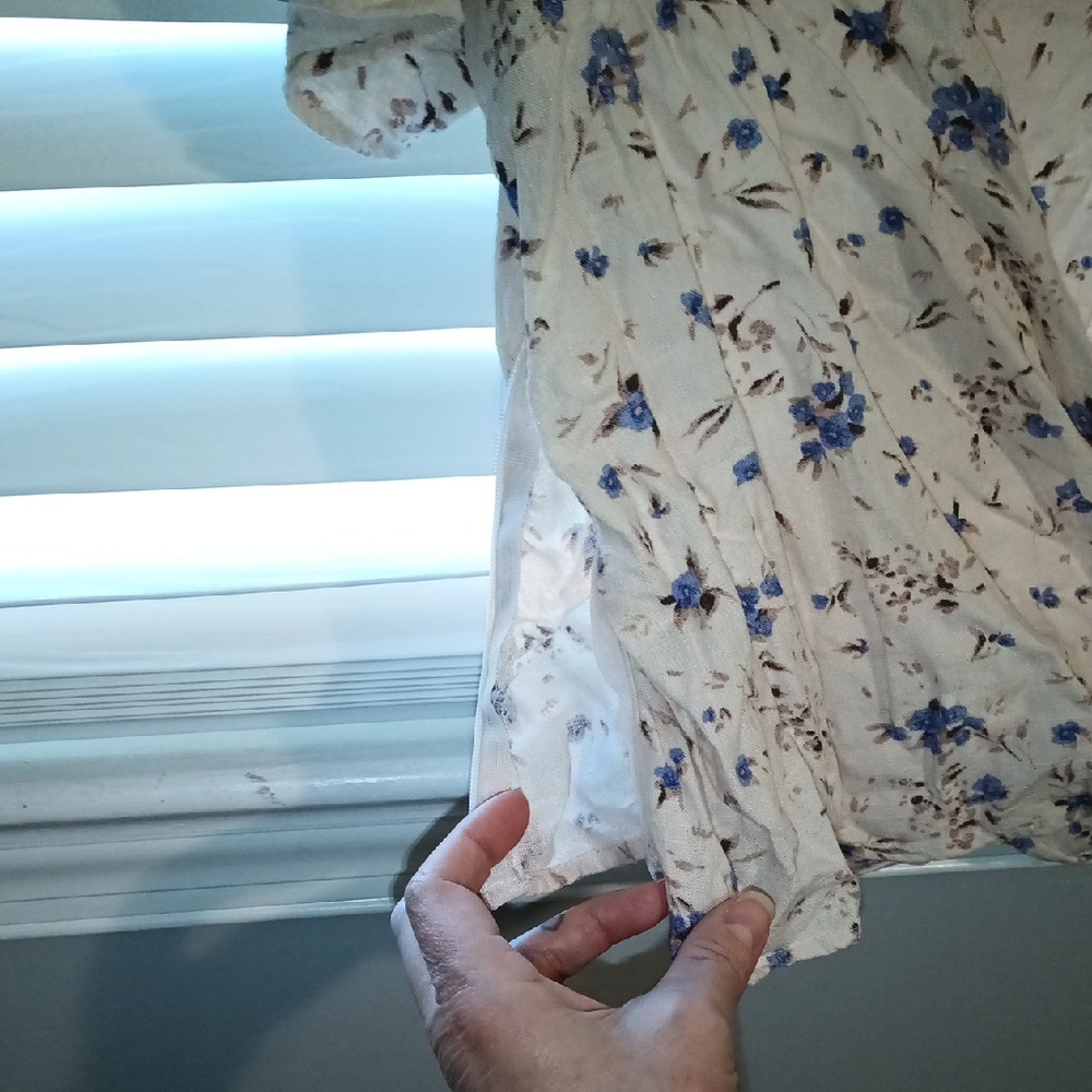 Astr Cream and Blue Puff Sleeve Wrap Blouse - Picture 4 of 8